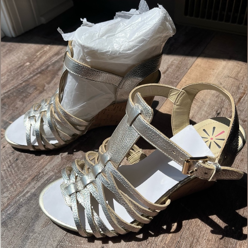 Isaac Mizrahi 7W pale gold Leather Fisherman Wedge sandals new w/o box